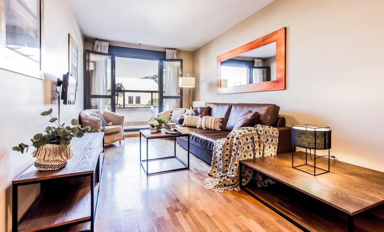 Suites Pamplona Plaza Екстериор снимка